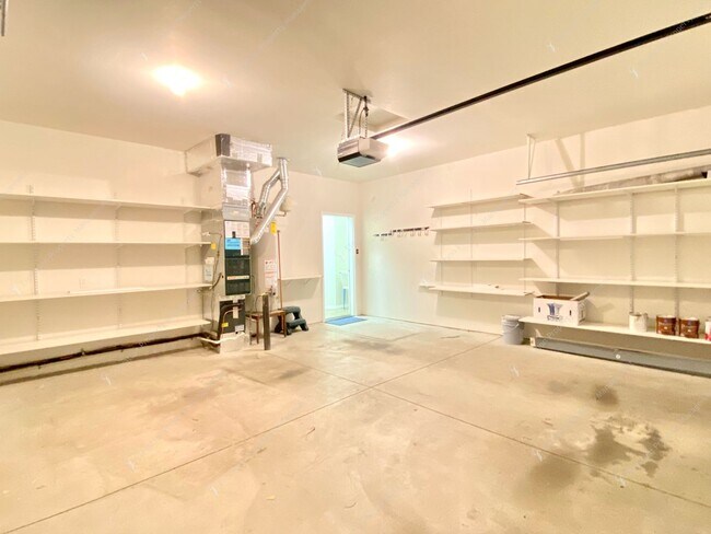 Building Photo - Beautiful, updated 3 BR on westside close to tons of recreation!