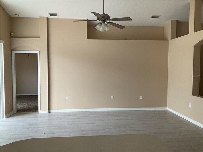 Building Photo - 2717 Villa Dr