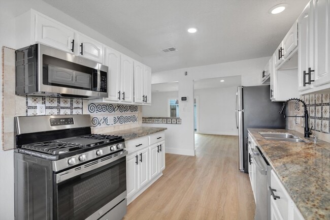 Building Photo - 1231 Oregon St