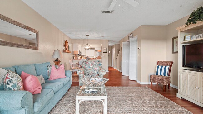 Building Photo - 17620 Front Beach Rd