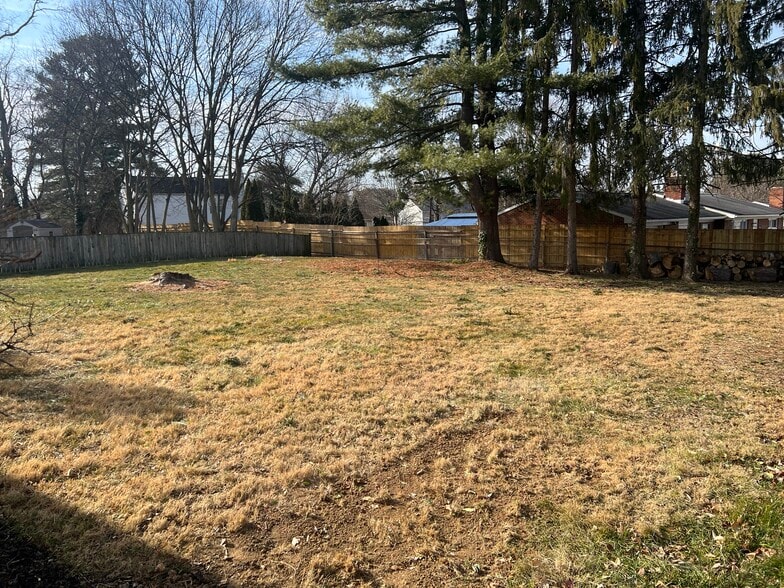 Backyard 2 - 10804 Coffman Ave