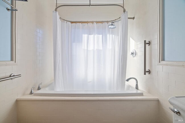 Building Photo - 1545 N Castle Rd