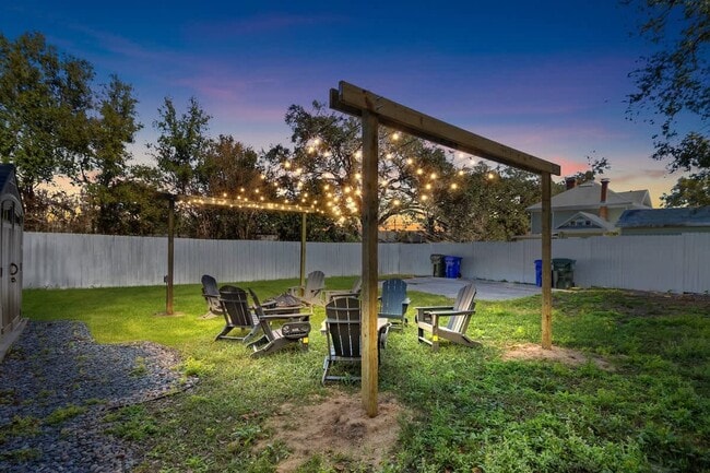 Building Photo - 728 Johnson Ave