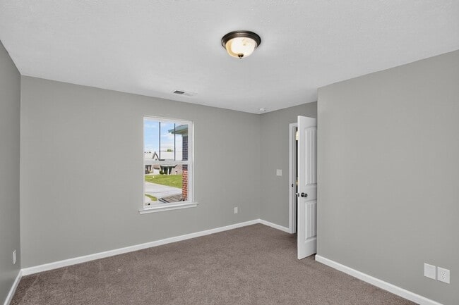 Building Photo - 520 Sunflower Dr