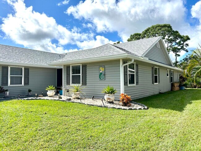 Building Photo - 6940 SE Lillian Ct