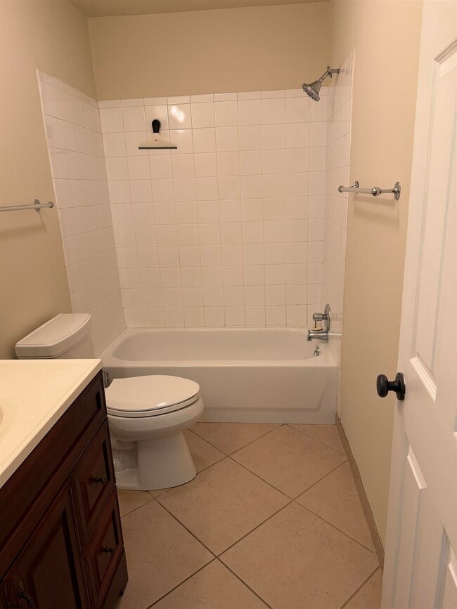 Building Photo - 104 Vail Ct