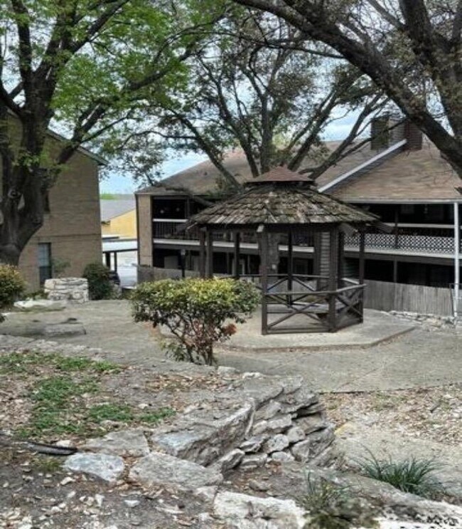 Building Photo - 8655 Datapoint Dr