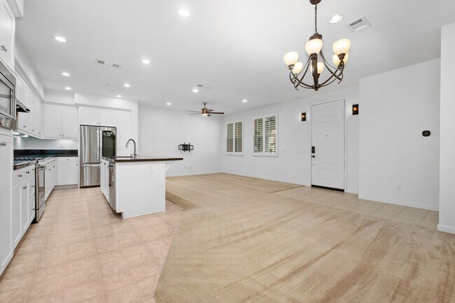 Building Photo - Beautiful 3 Bed, 3 Bath Home in Desirable Portola Springs