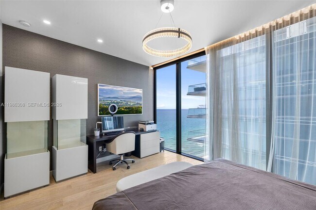 Building Photo - 18555 Collins Ave
