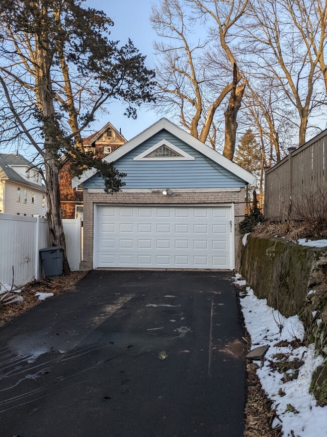 Building Photo - 171 Lincoln St