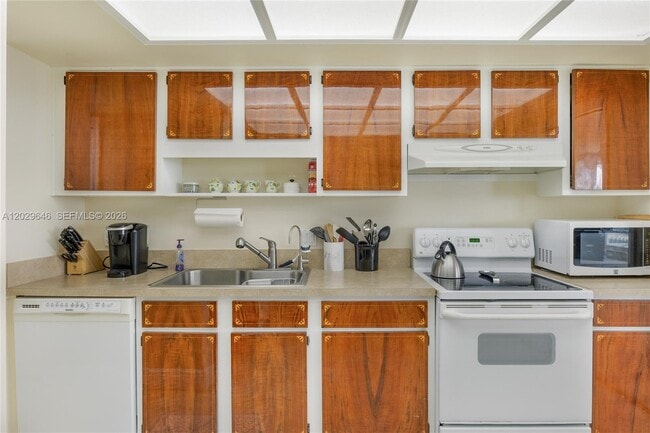 Building Photo - 2200 S Ocean Ln