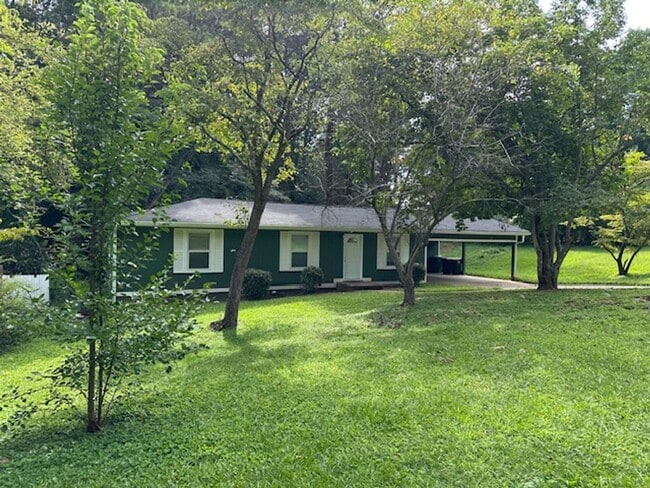Primary Photo - Renovated 3 bed 1.5 bath home located in M...