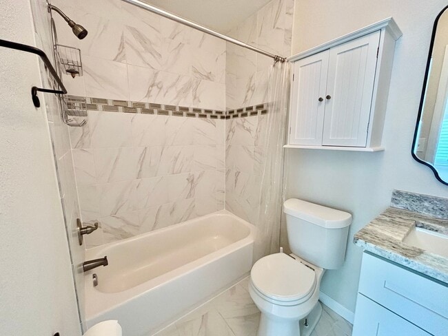 Building Photo - Stunning Condo Near Chesapeake Bay