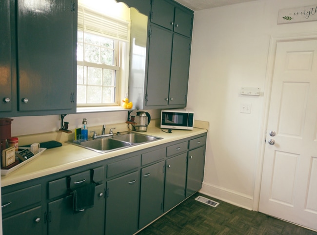 Building Photo - 171 W Meeting St