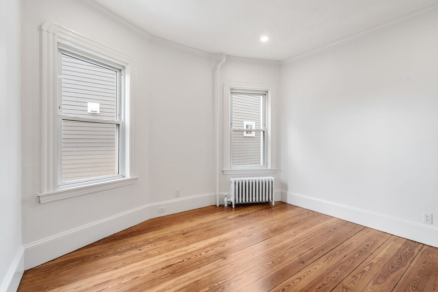 Building Photo - 93 Sydney St