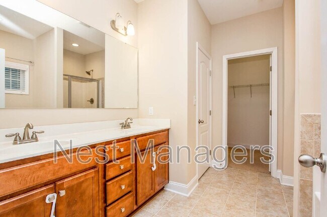 Building Photo - 674 Stonebriar Ave