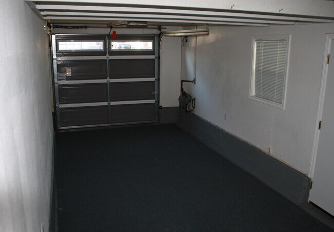 Building Photo - 1137 Adams St