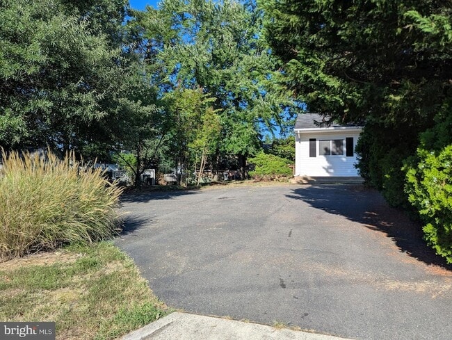 Building Photo - 6327 Willowood Ln