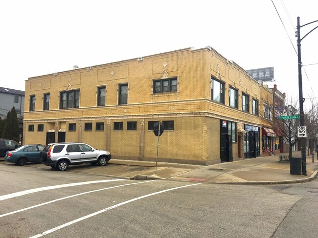 Building Photo - 2422 W Fullerton Ave