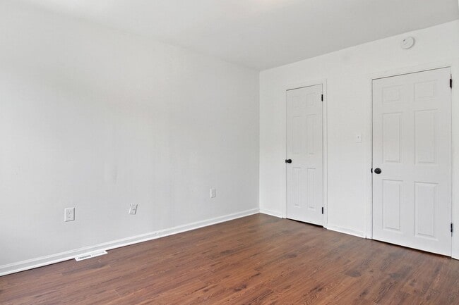 Building Photo - Coming Soon! Spacious 3 Bedroom, 1.5 Bath ...