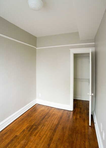 Building Photo - 836 N Maplewood Ave