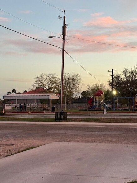 Building Photo - 500 N Broadway St