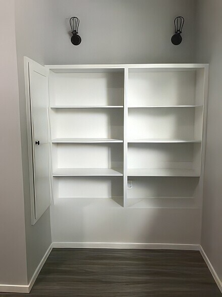 Facing Entry - Office area - 831 NE Holland St