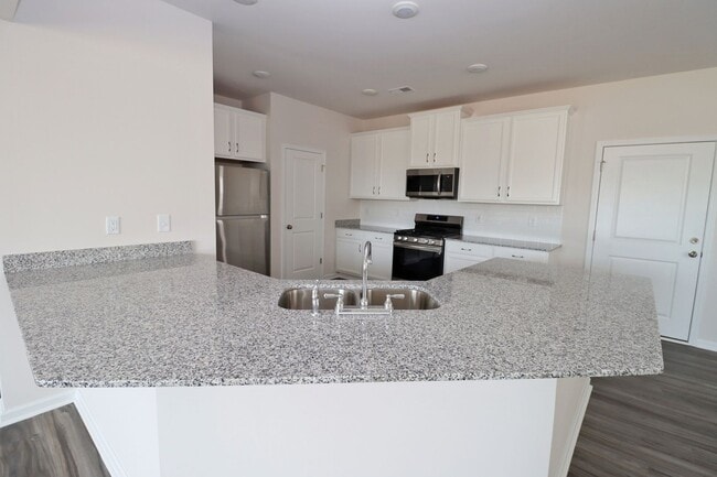 Building Photo - Spacious 3BR Home with Community Pool!