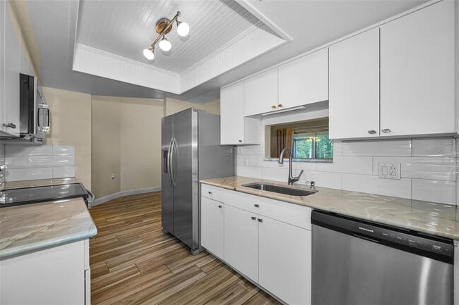 Building Photo - 4638 Sheffield Dr