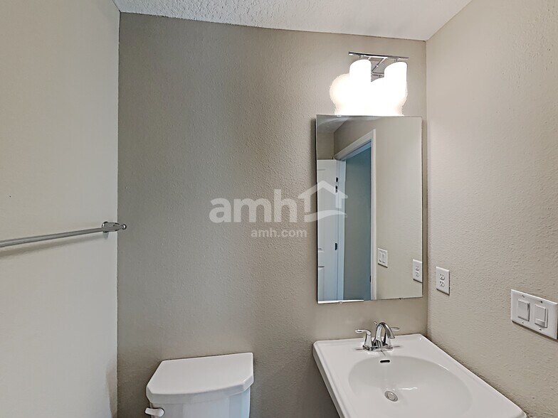 Building Photo - 219 Hemlock Pt