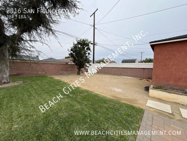 Building Photo - Charming 3 Bedroom House in Wrigley Area