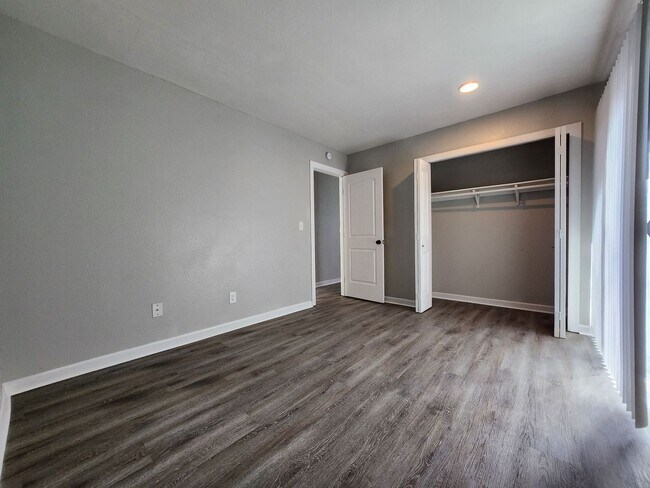 Building Photo - 4615 Picturesque Ct