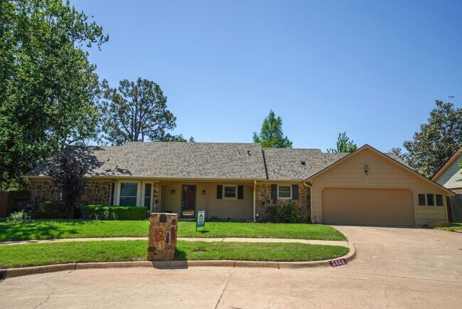Primary Photo - Immaculate major remodeled executive home in West Norman