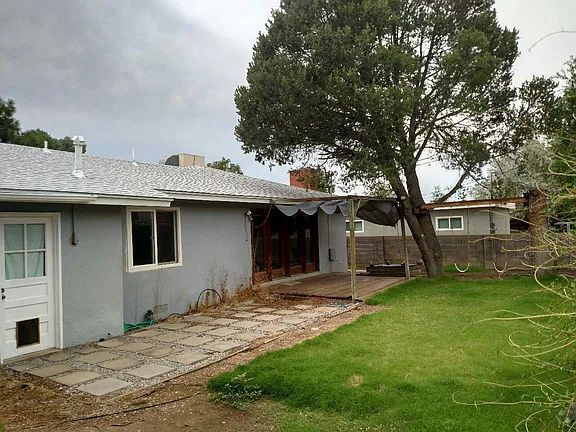 Building Photo - "Welcome Home: Spacious 3-Bedroom Oasis with 2 Full Baths on Dakota St NE!"