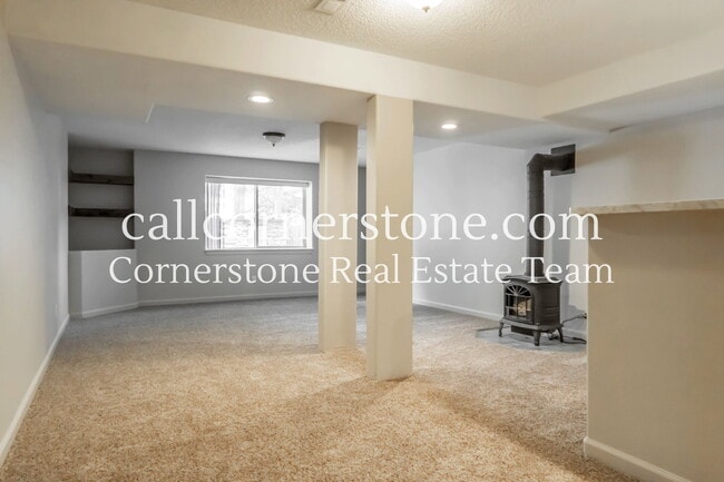 Building Photo - 4640 Kashmire Dr