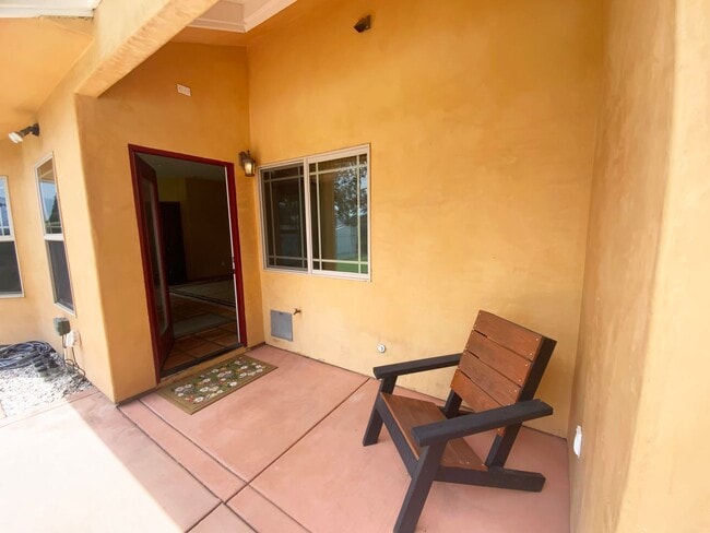 Building Photo - Large Private Yard with View- 1BD/BA ADU