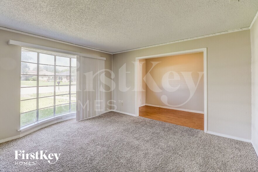 Building Photo - 1021 Shadywood Ln