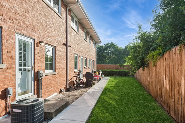 Building Photo - 1332 Greenwillow Ln