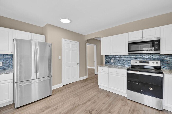 Building Photo - Beautiful renovated Home