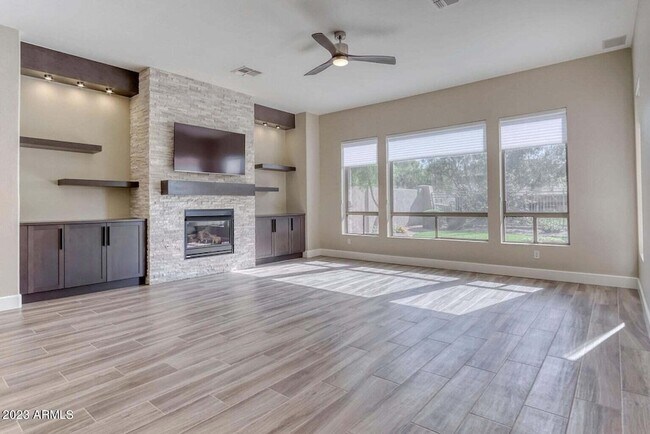 Building Photo - 7553 E Buteo Dr