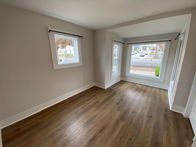 Building Photo - 542 Pine Ave