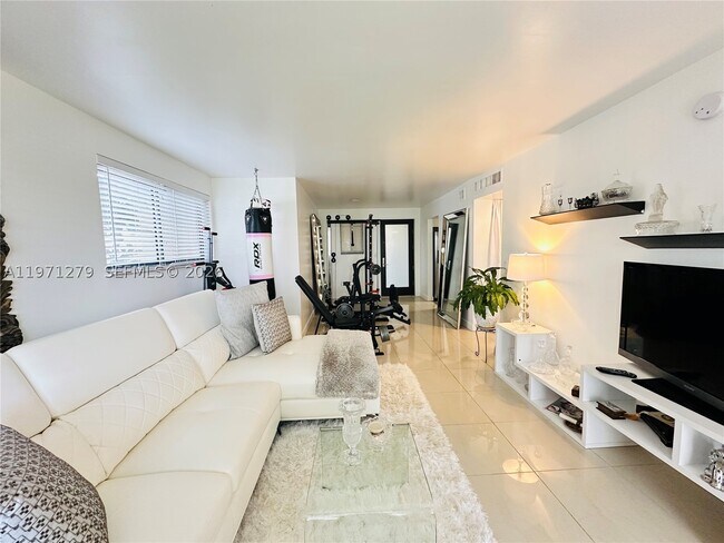 Building Photo - 301 Golden Isles Dr