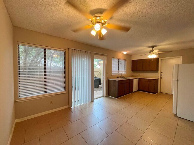 Building Photo - Great Condo for lease in North Austin!