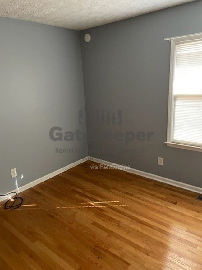 Building Photo - 468 Davis Rd