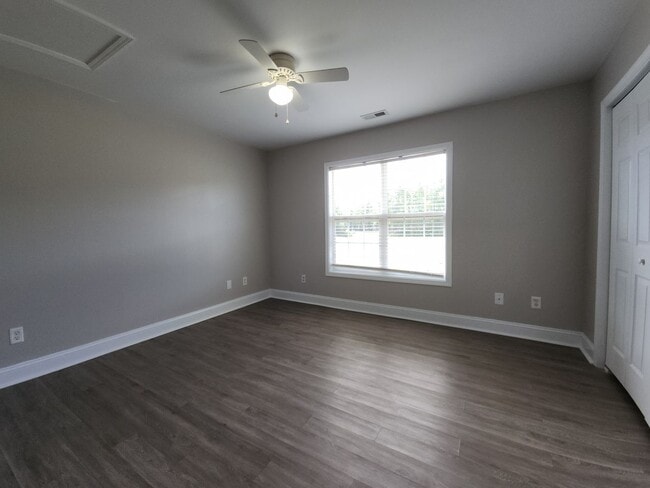 Building Photo - Townhome Available Now in Peletier, NC!