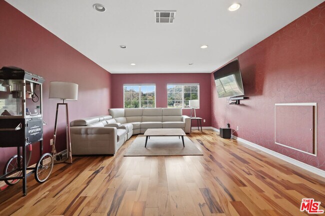 Building Photo - 9651 Sagebrush Ave