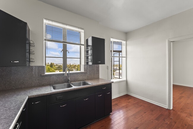 Building Photo - 1314 Hayworth Ave