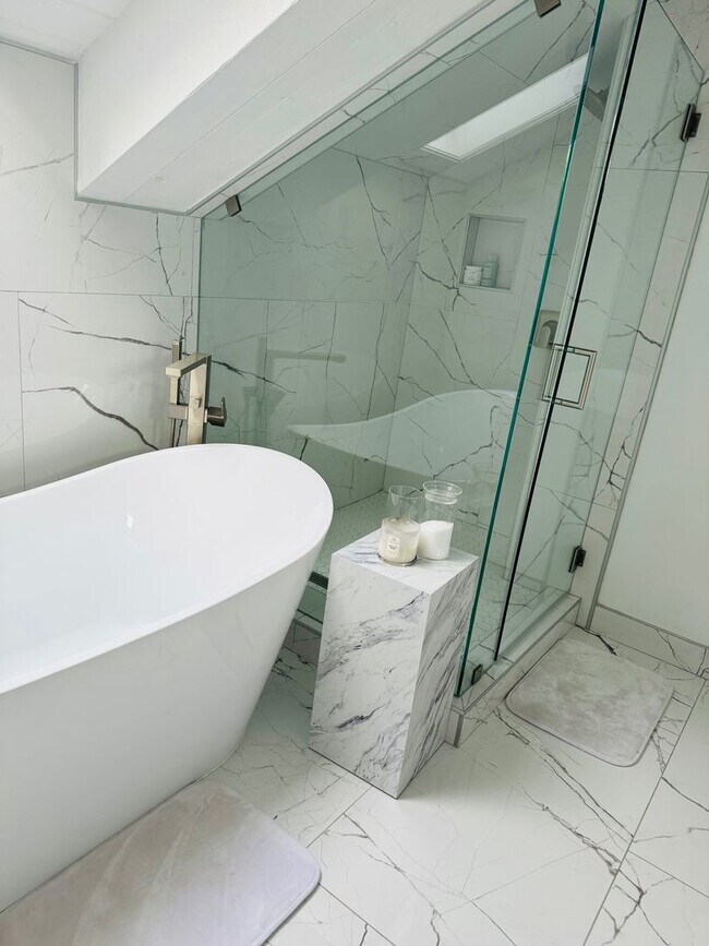 Building Photo - 4Bd/2.25Ba Medina House