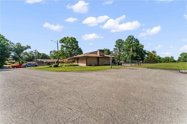 Building Photo - 4073 Sanlin Dr