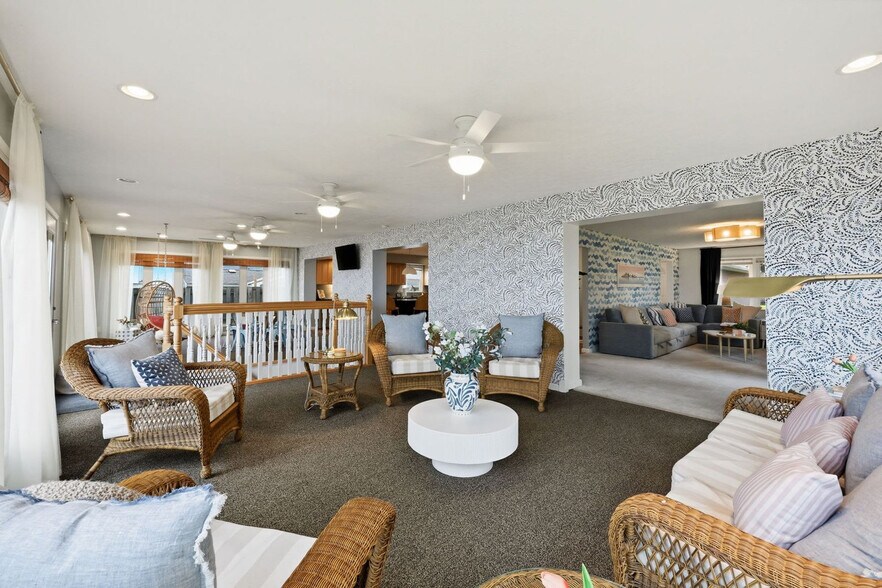Building Photo - 5855 Shore Dr